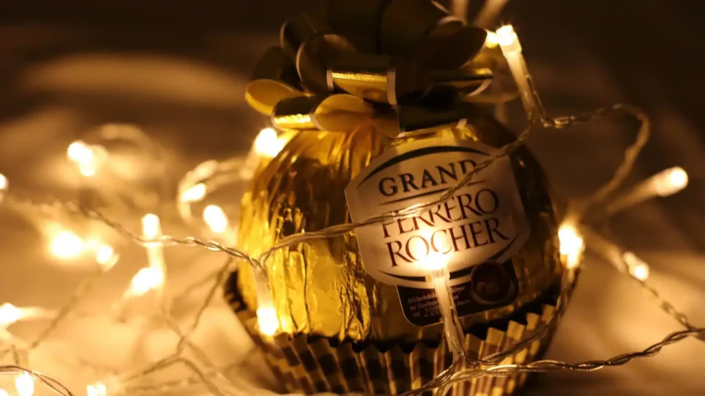 เฟอเรโร่ รอชเชอร์ (Ferrero Rocher)