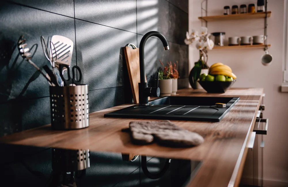 idea-for-decorate-black-kitchen