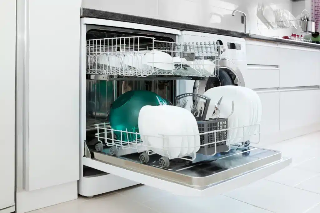 เครื่องล้างจานประหยัดน้ำได้มากกว่าการล้างปกติจริงไหม