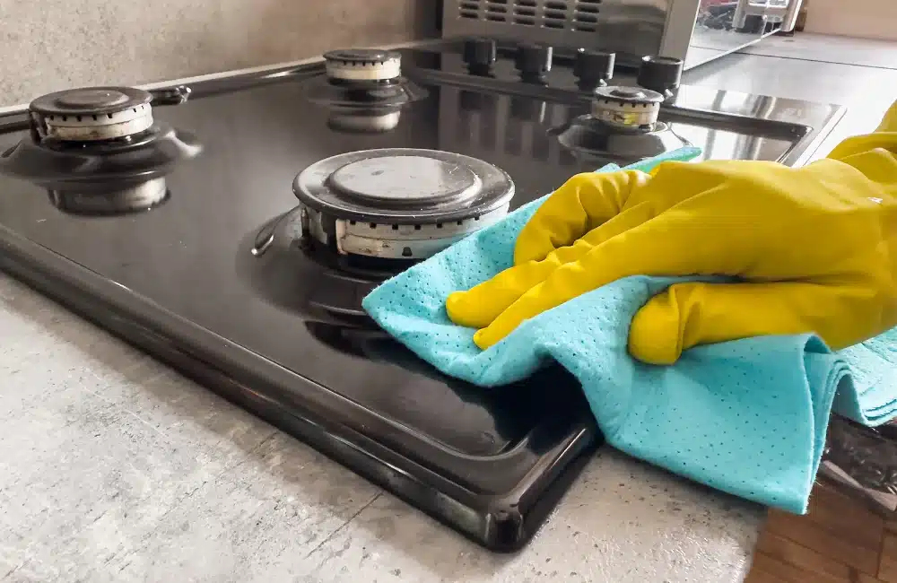 ใช้ผ้าแห้งเช็ด